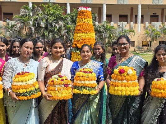 నలంద కళాశాలలో ఘనంగా బతుకమ్మ సంబరాలు
