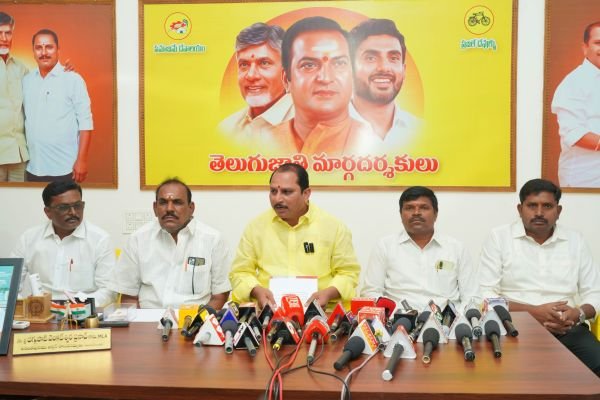 ఎవరు అడ్డొచ్చినా బీసీలకు 34 శాతం రిజర్వేషన్లు కల్పిస్తాం  వైసీపీపై ఎమ్మెల్యే దగ్గుపాటి ప్రసాద్ విమర్శలు.. అనంతపురంలో 62కి 62 స్థానాలు గెలుస్తామని ధీమా  మహిళ స్థల వివాదంలో తనను లాగడంపై ఆగ్రహం.. కుట్రపూరిత దుష్ప్రచారాన్ని సహించేది లేదని స్పష్టం
