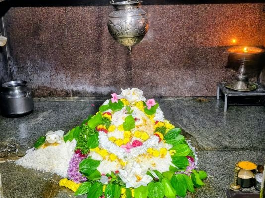 కీసరగుట్టలో శ్రీ రామలింగేశ్వర స్వామికి తైలాభిషేకం, అన్నాభిషేకం