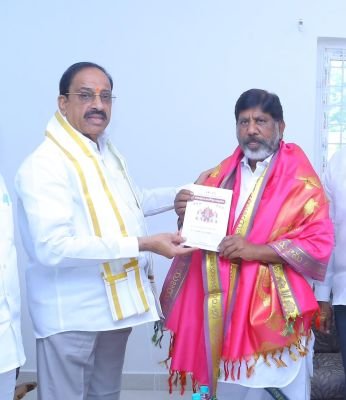 టీటీడీ ఆధ్వర్యంలో నిర్మిస్తున్న శ్రీ వెంకటేశ్వర స్వామి ఆలయ శంకుస్థాపనకు ఉపముఖ్యమంత్రి మల్లు భట్టి విక్రమార్కను ఆహ్వానించిన మంత్రి తుమ్మల
