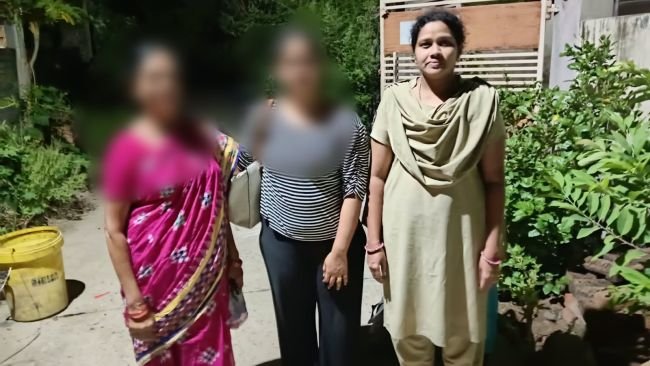 ఏలూరు జిల్లా ఎస్పీ శ్రీ కె. ప్రతాప్ శివ కిషోర్, ఐపీఎస్  ఆదేశాల మేరకు, జిల్లాలో మహిళల రక్షణే ధ్యేయంగా పోలీసులు చేపడుతున్న 'విమెన్ డ్రాప్ ఎట్ హోమ్' సేవలు పోలీస్ కంట్రోల్ రూమ్ ద్వారా మరోసారి చాటుకున్నాయి.