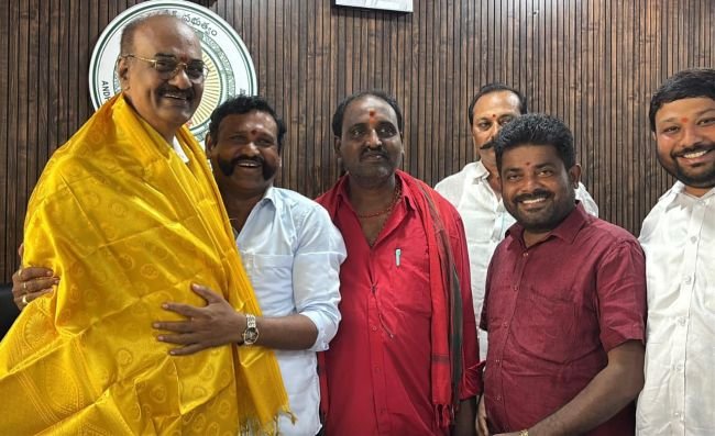 ఎమ్మెల్యే బొలిశెట్టి కి అభినందనలు తెలిపిన తెలుగుదేశం నాయకులు 
