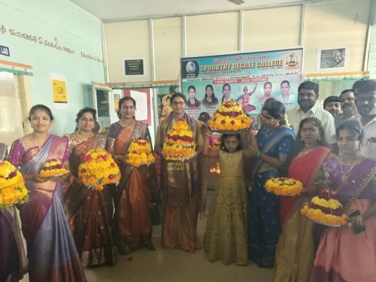 కీసర శ్రద్ధ కళాశాలలో వైభవంగా ఎంగిలిపూల బతుకమ్మ సంబరాలు.!