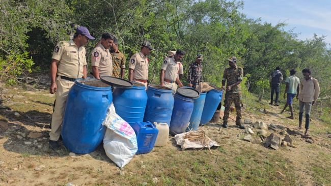 అటవీ ప్రాంతంలో అక్రమ సారా స్థావరాలపై పోలీసుల మెరుపు దాడులు