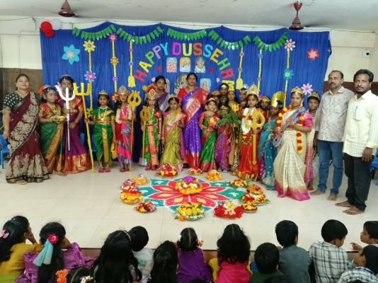 శ్రీ చైతన్య లో ముందస్తు దసరా వేడుకలు 