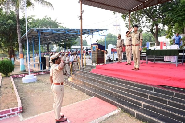 పోలీసు విధుల్లో క్రమశిక్షణ, సమయపాలన తప్పనిసరి - జిల్లా ఎస్పీ అఖిల్‌ మహాజన్‌