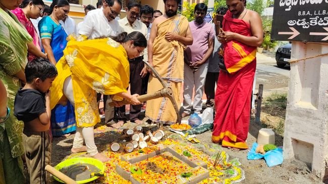 అభివృద్ధి పనులకు ఎమ్మెల్యే భూమా అఖిలప్రియ శ్రీకారం