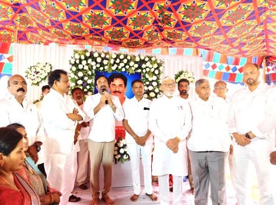 మామిళ్లపల్లి మాజీ సర్పంచ్ లంకపోతు పిచ్చిరెడ్డి దశదినకర్మలో పాల్గొని నివాళులర్పించిన వైసీపీ నేతలు