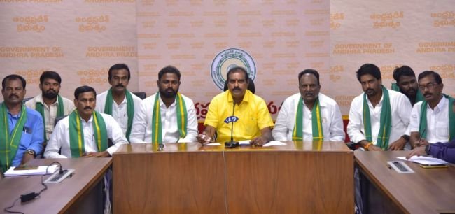 గోదావరి వరద నీటిని కృష్ణా నదికి మళ్లించడం ద్వారా ఈ ప్రాంత వ్యవసాయ రంగానికి పట్టిసీమ సరికొత్త ఊపిరి పోసింది. 	               రాష్ట్ర జల వనరుల శాఖామాత్యలు డా.నిమ్మల రామానాయుడు