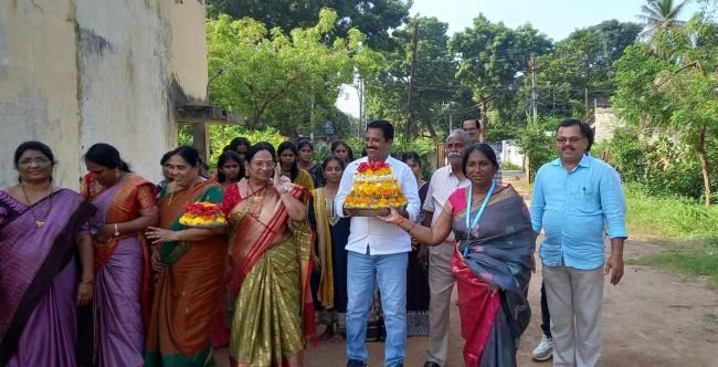 జడ్పీహెచ్ఎస్ పాఠశాలలో బతుకమ్మ సంబరాలు