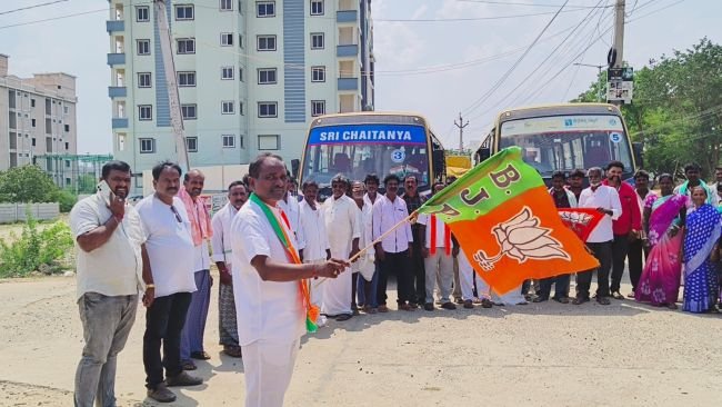 ప్రధాని మోడీ జన్మదిన సేవా సంకల్ప అభియాన్ లో భాగంగా ప్రదర్శన    జెండా ఊపి ప్రారంభించిన బిజెపి జిల్లా అధ్యక్షులు పీవీ కృష్ణారావు