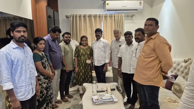 సాధ్విక ఎంబీబీఎస్ చదువుకు ఫీజు చెల్లించి మానవత్వం చాటుకున్న వేముల*