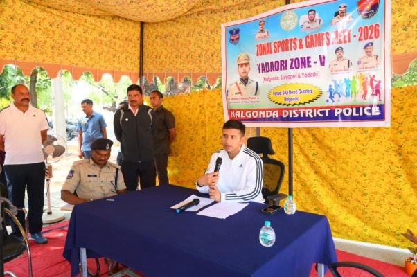 5వ తెలంగాణ పోలీస్ స్పోర్ట్స్ అండ్ గేమ్స్ మీట్–2026కు           #. జోనల్ స్థాయి క్రీడా ఎంపికలను ప్రారంభించిన జిల్లా ఎస్పీ శరత్ చంద్ర పవార్. 