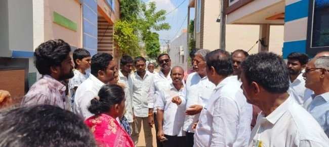 మైత్రి లేఔట్ లో రోడ్డు సమస్య పరిష్కారానికి చర్యలు తీసుకుంటాం వైయస్ మనోహర్ రెడ్డి