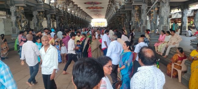 చిన్న వెంకన్న ఆలయానికి అమావాస్య ఎఫెక్ట్ 