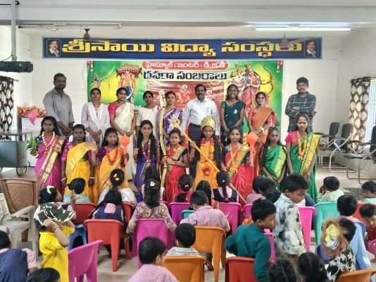 శ్రీ సాయి హైస్కూల్‌లో ఘనంగా దసరా సంబరాలు.