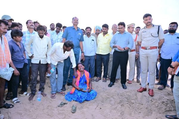 పాకల బీచ్‌లో పెను విషాదం..  సముద్ర అలలకు ఇద్దరు బలి!