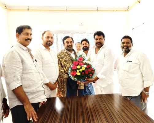 అంబటి మురళీకృష్ణను మర్యాదపూర్వకంగా కలిసిన వట్టిప్రోలు రంగారావు