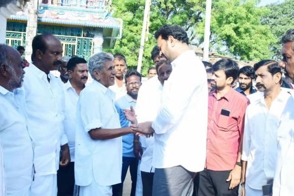 పలువురిని పరామర్శించిన కడప ఎంపీ వైఎస్ అవినాష్ రెడ్డి అండగా ఉంటామని భరోసా