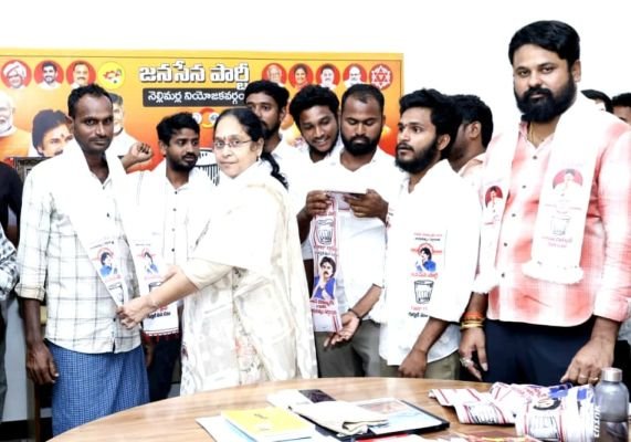 జనసేనలోకి 60 కుటుంబాల యువత చేరిక