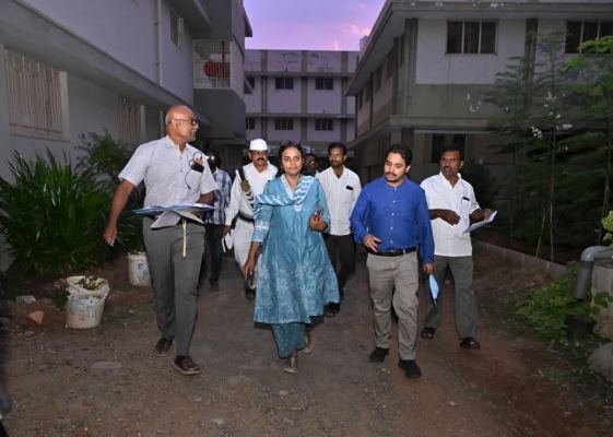 స్ట్రాంగ్ రూమ్, రిసెప్షన్, ఎన్నికల సామగ్రి పంపిణీ ఏర్పాట్లను పరిశీలించిన జిల్లా ఎన్నికల అధికారి, కలెక్టర్ డాక్టర్ ఏ. సిరి*