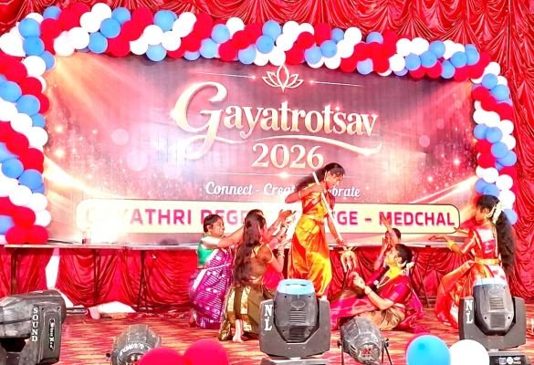 విద్యార్థుల ప్రతిభకు వేదికగా గాయత్రోత్సవ్ 2K26
