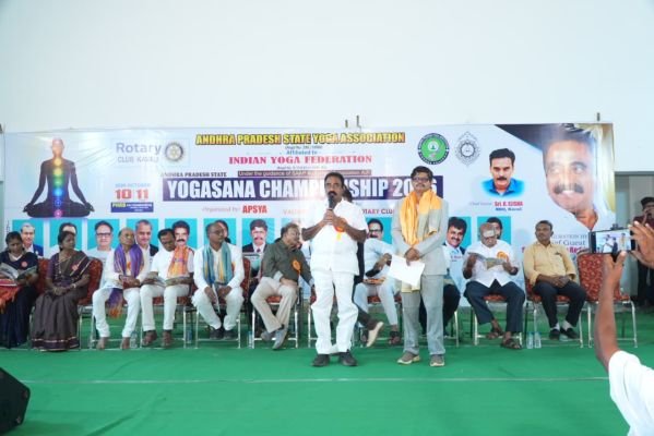 39వ రాష్ట్రస్థాయి యోగాసన ఛాంపియన్‌షిప్‌ను ప్రారంభించిన ఎమ్మెల్యే కావ్య.