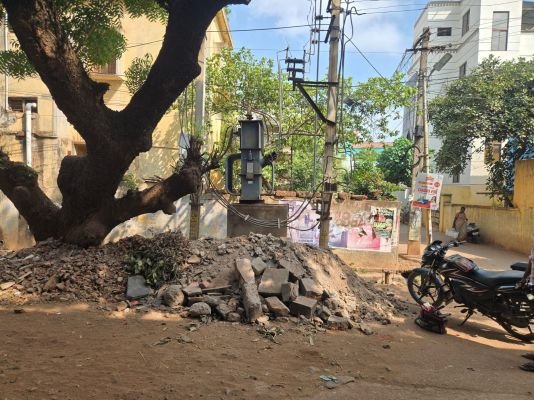 మాజీ మంత్రి స్వర్గీయ కలికి యానాదిరెడ్డి నివాసం ముందే మున్సిపల్ అధికారుల నిర్లక్ష్యం – కావలిలో విమర్శల వెల్లువ.