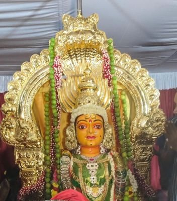 పోలేరమ్మ తొలిదర్శనం వేలంపాట నగదు అందజేత