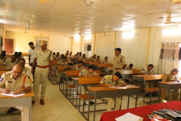 పోలీస్ సిబ్బందికి వ్యాసరచన పోటీ
