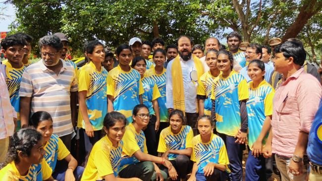 పెదవేగిలో ఘనంగా 70వ ఏపీ స్కూల్ గేమ్స్ సాఫ్ట్ బాల్ ఛాంపియన్‌షిప్ ప్రారంభం  ముఖ్య అతిథిగా పాల్గొన్న దెందులూరు ఎమ్మెల్యే చింతమనేని