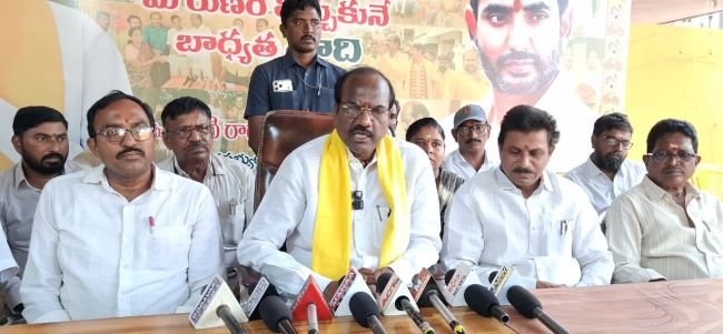 బీసీ లు రాజకీయంగా ఎదగకూడదనే వైసీపీ కుట్ర  -- 34 శాతం రిజర్వేషన్లు అడ్డుకునేందుకు పన్నాగాలు -- జిల్లా టిడిపి అధ్యక్షులు, ఎమ్మెల్యే బడేటి చంటి ఆగ్రహం