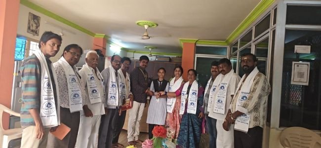 విద్యార్థిని చదువుకు మానవత ఆర్థిక సహాయం