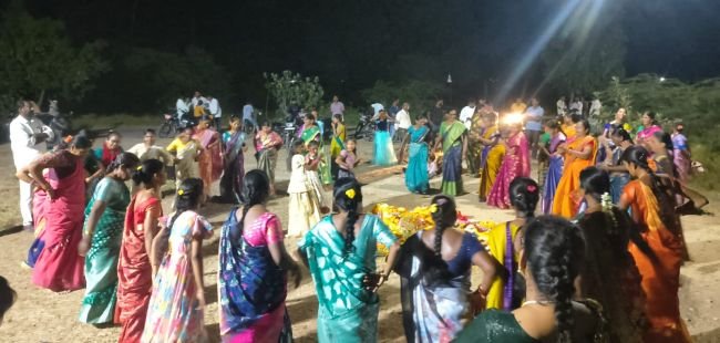 అడ్లూరులో ఘనంగా సద్దుల బతుకమ్మ వేడుకలు