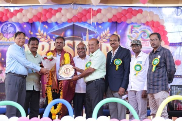 పాలకొల్లు ఛాంబర్స్ కళాశాలలో ఫ్రెషర్స్ సందడి.