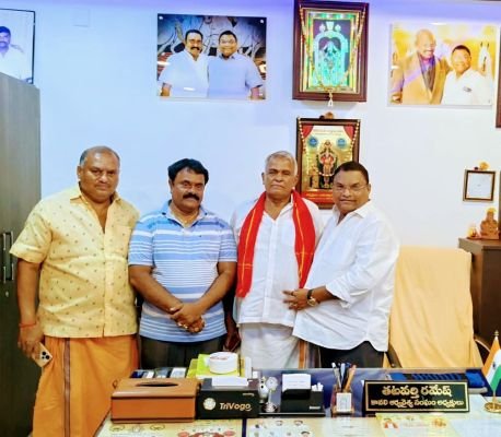 శ్రీకాళహస్తి పాలకమండలి సభ్యులకు తటవర్తి రమేష్ ఆత్మీయ ఆతిథ్యం