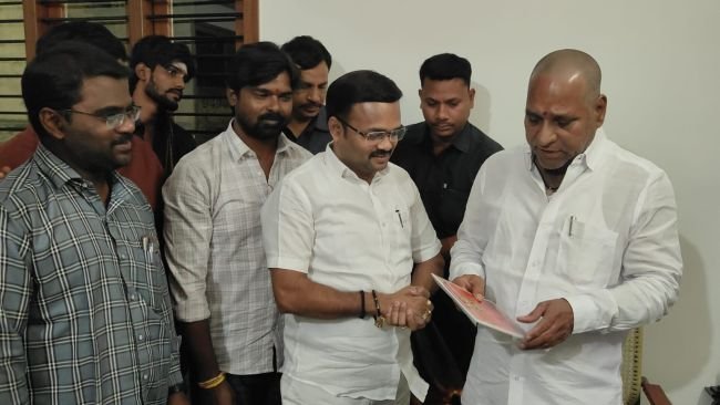 దేవి నవరాత్రి ఉత్సవాలకు ఎమ్మెల్యే అమర్నాథ్ రెడ్డి ని ఆహ్వానించిన వేణుగోపాల్ రెడ్డి