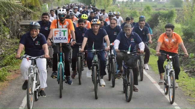 వారణాసిలో ఫిట్ ఇండియా సైకిల్ యాత్ర...ముఖ్య అతిథిగా కేంద్ర మంత్రి 