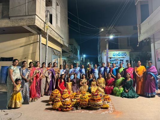 బ్రాహ్మణపల్లిలో అంబరాన్ని అంటిన బతుకమ్మ సంబరాలు 