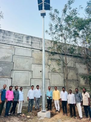 అవుశాపూర్‌ సర్వీస్‌ రోడ్డుకు సోలార్‌ వెలుగులు.. ఎంపీ ఈటల రాజేందర్‌కు ఏనుగు సుదర్శన్‌రెడ్డి కృతజ్ఞతలు