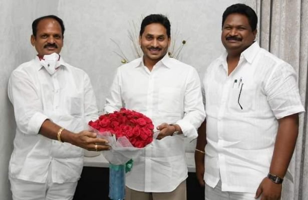 వైసిపి నేతలకు రాష్ట్ర జిల్లా స్థాయి పదవులు