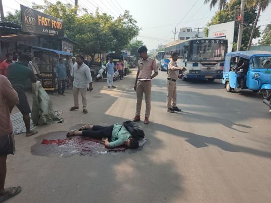 రోడ్డు ప్రమాదంలో సాఫ్ట్వేర్ ఇంజనీర్ మృతి