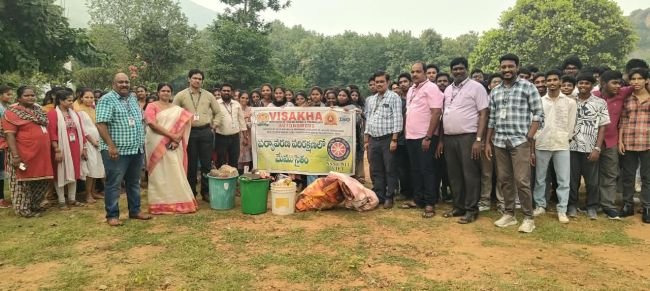 విశాఖ ఇంజనీరింగ్ కళాశాలలో స్వచ్ఛ భారత్ కార్యక్రమం 