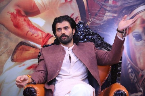 రణబాలి అద్భుతమైన సినిమా అనుభూతిని ఇస్తుంది... చరిత్రను కళ్లకు కట్టే చిత్రమిది: హీరో విజయ్ దేవరకొండ