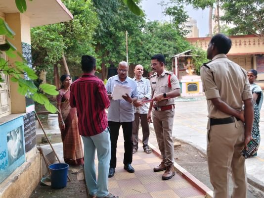 స్థానిక సంస్థల ఎన్నికల నేపథ్యంలో సమస్యాత్మక పోలింగ్ కేంద్రాల పరిశీలన
