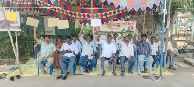 25వ రోజుకు చేరిన వి ఆర్ ఏ ల రిలే నిరాహార దీక్ష 