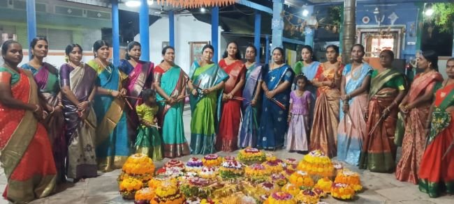 గ్రామ గ్రామాన ఎంగిలిపూల బతుకమ్మ వేడుకలు