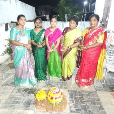 పువ్వుల జాతర షురూ..