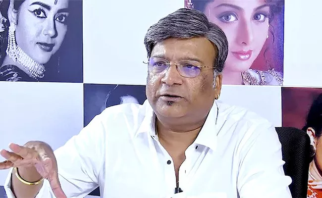 టాలీవుడ్ స్టార్ హీరోలపై కోన వెంకట్ సంచలన వ్యాఖ్యలు.. పాన్ ఇండియా అంటూ టైమ్ వేస్ట్ చేస్తున్నారంటూ విమర్శలు!