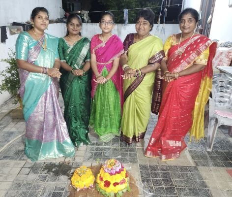పువ్వుల జాతర షురూ..